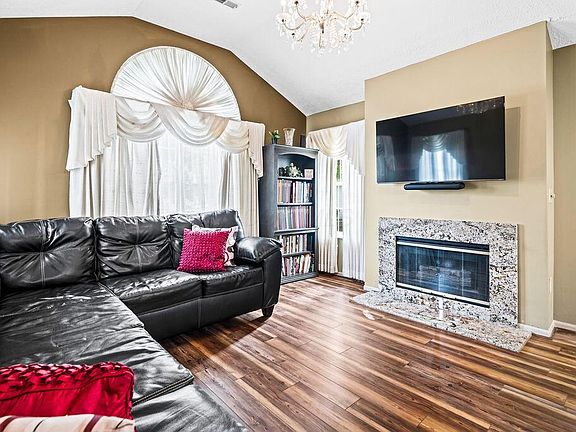 3rd image of 1275 Villa Oaks Ct