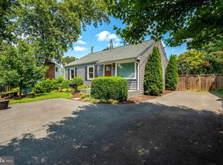 2017 Edgar Ct, Falls Church, VA 22043