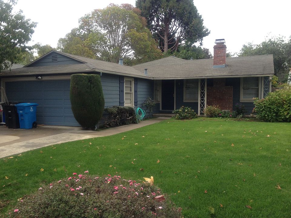 1st image of 128 Dunsmuir Way