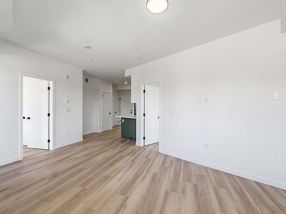 5th image of 6270 Gooseberry Dr #D262