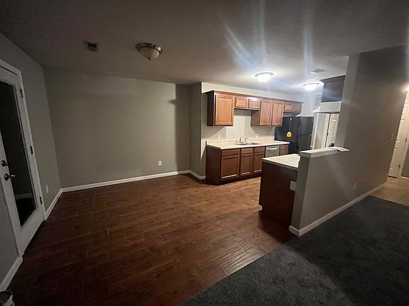 4th image of 550 Cottonwood Cir