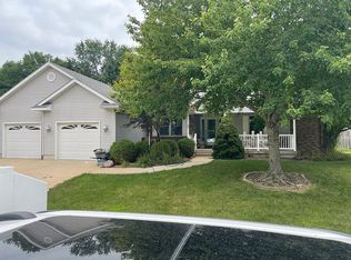 22 Maplehurst Dr, Rochester, IL 62563