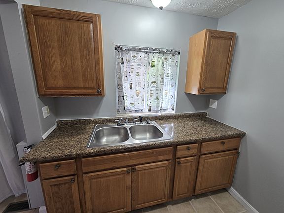 5th image of 467 Zahn Dr APT D