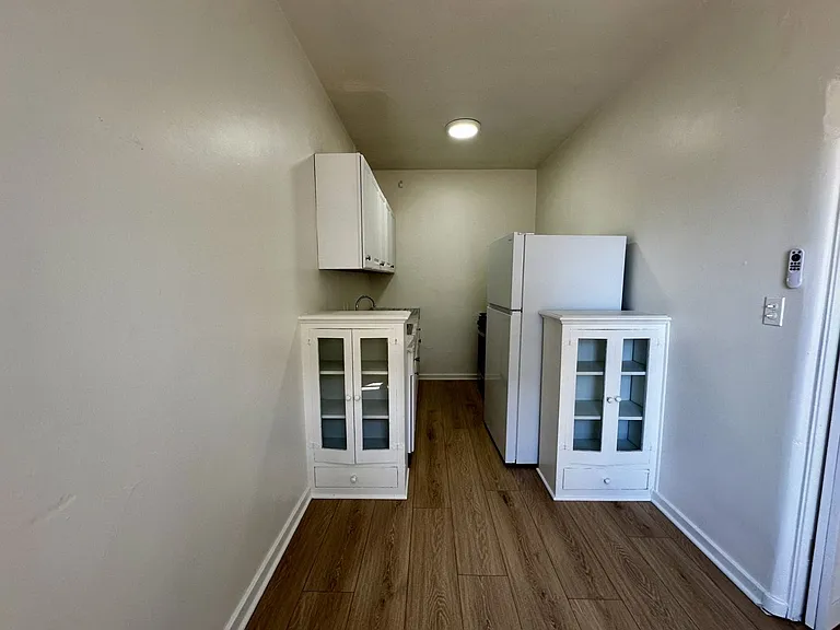213 S Jackson St — Photo 11