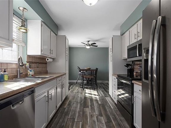 4th image of 3005 SE 4th St
