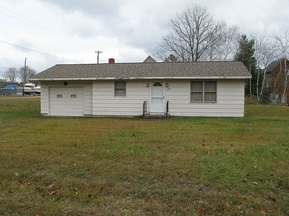 106 E Oak St, Leland, MI 49654