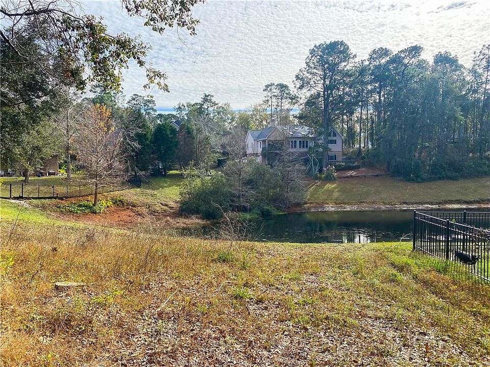 2nd image of 109 N Creek Cir