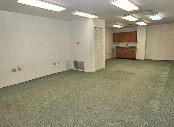 5th image of 454 Montgomery Ave