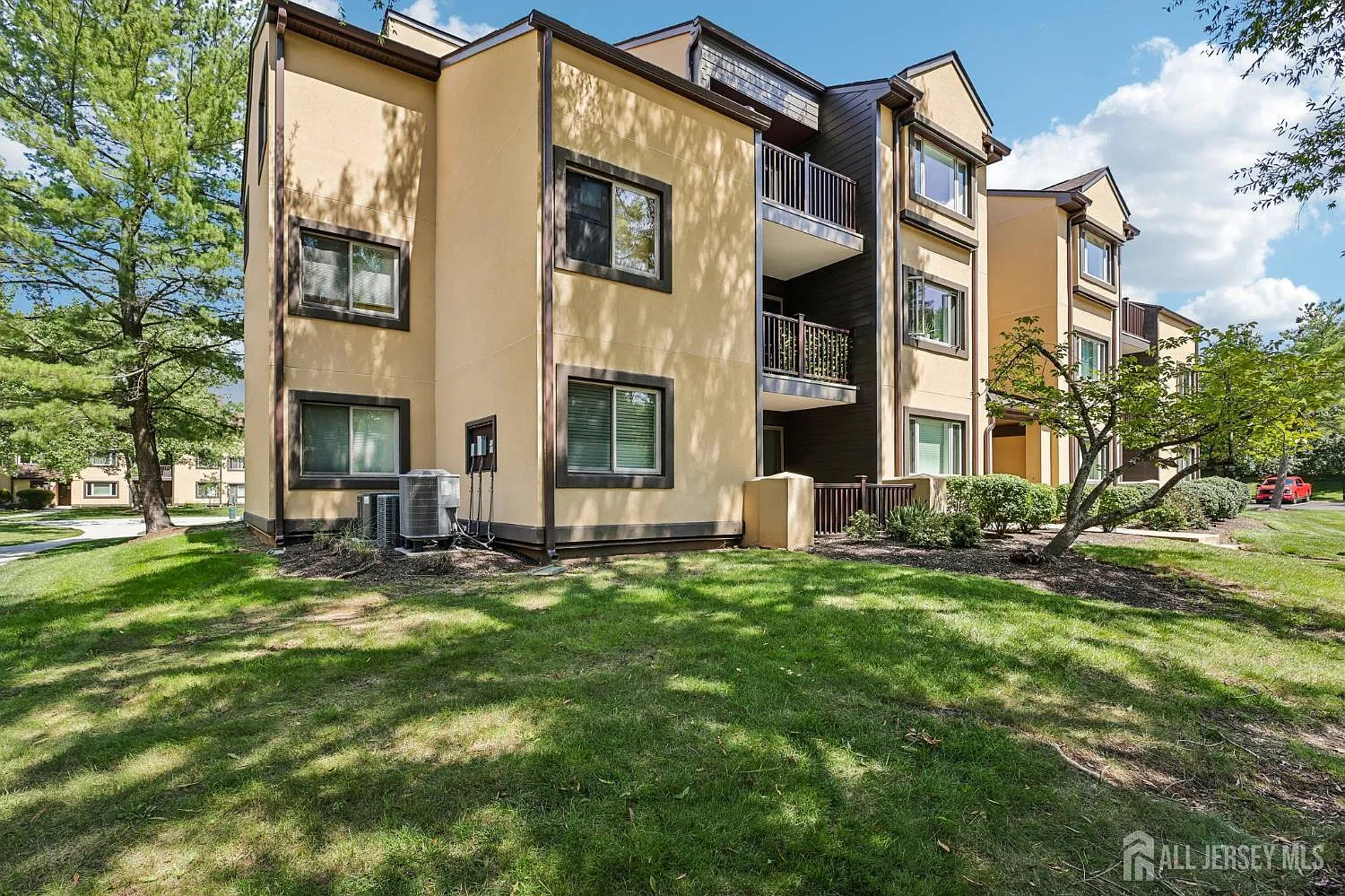 2 bed, 936 sqft, $2,500 — Photo 2