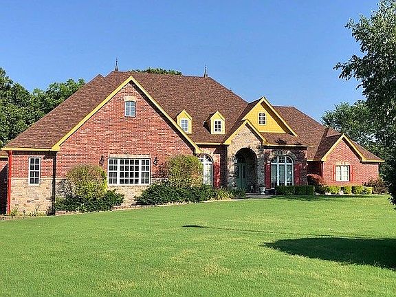 3rd image of 15476 Brookview Ct