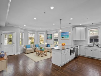 407 Pleasant St #1A, Melrose, MA, 02176