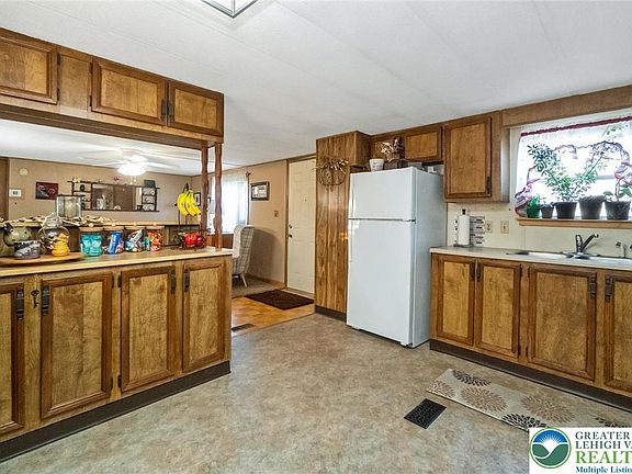5th image of 1048 Cedar St