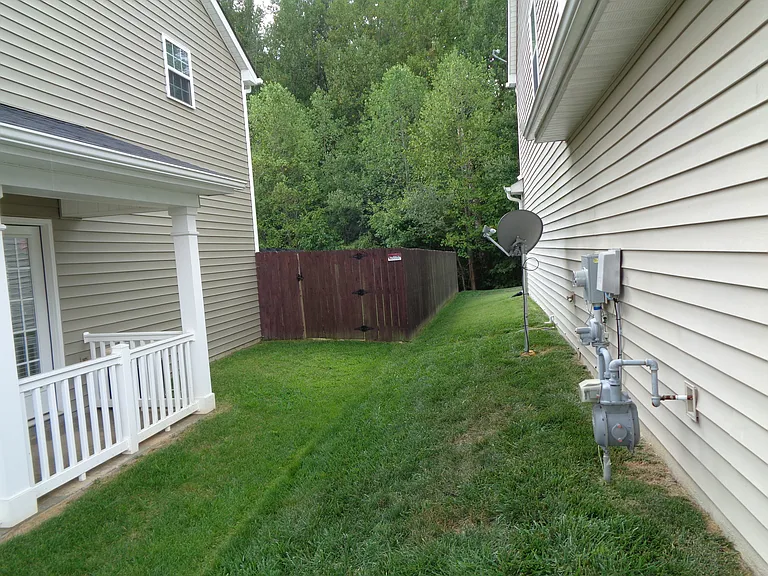 2110 Longburn Dr — Photo 8