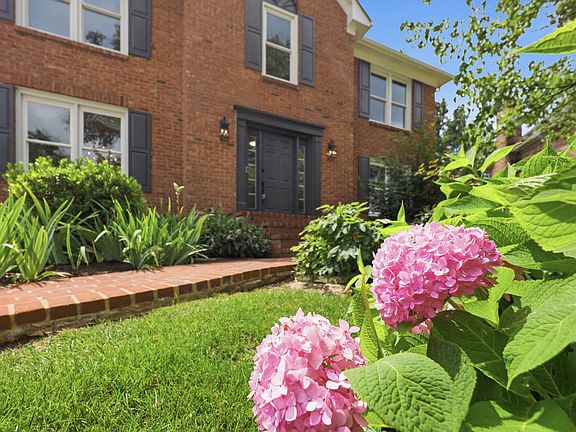 5th image of 852 Glen Abbey Cir