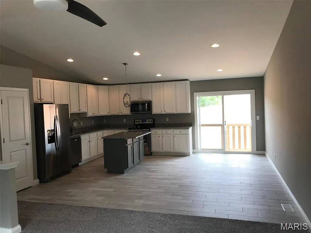 3 bed, 1448 sqft, $2,000 — Photo 3