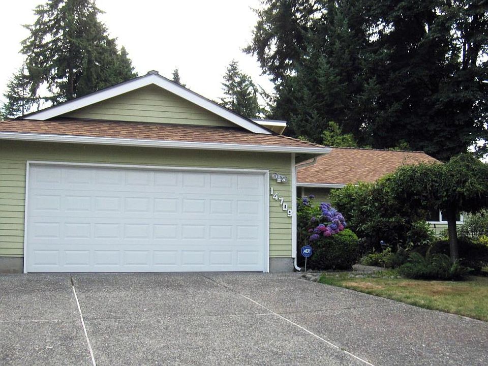 Front entrance. 2 car garage + parking space in driveway and on street.