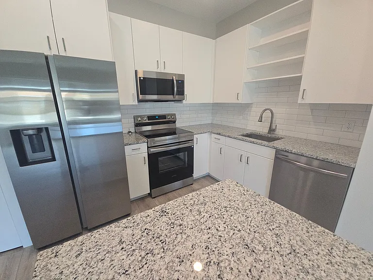 701 Bates Ave SW — Photo 20
