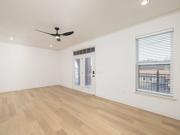 5th image of 1115 N Leverett Ave #205-72701