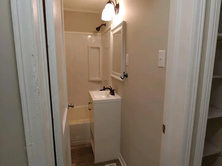1110 Henderson Ave — Photo 16