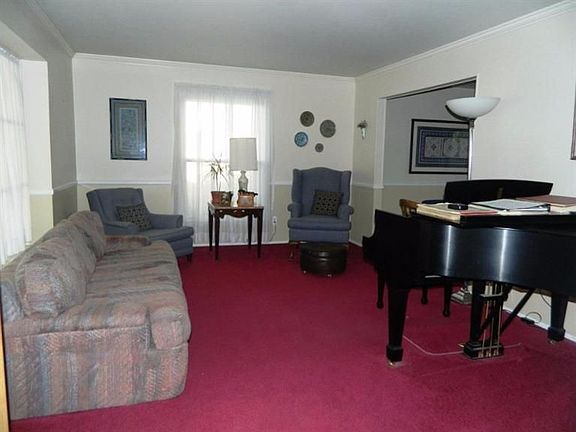 4th image of 2869 Sorrento Ave