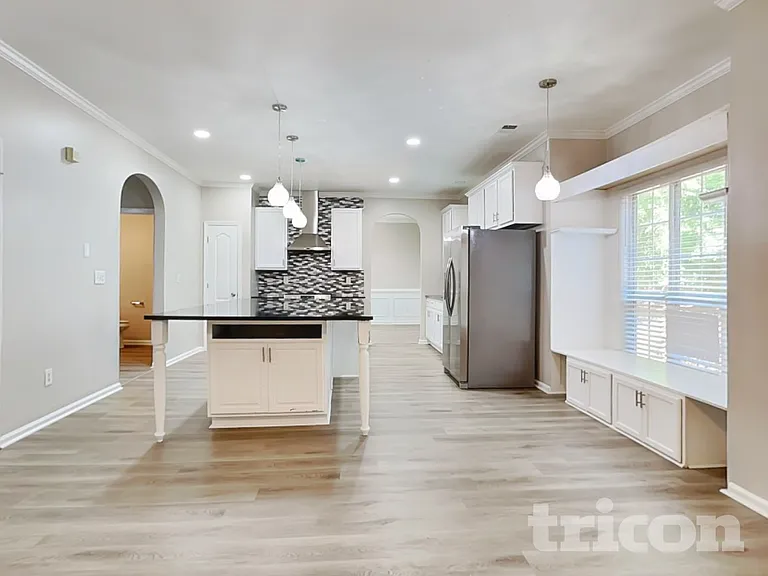 1219 Falls Creek Ct — Photo 2