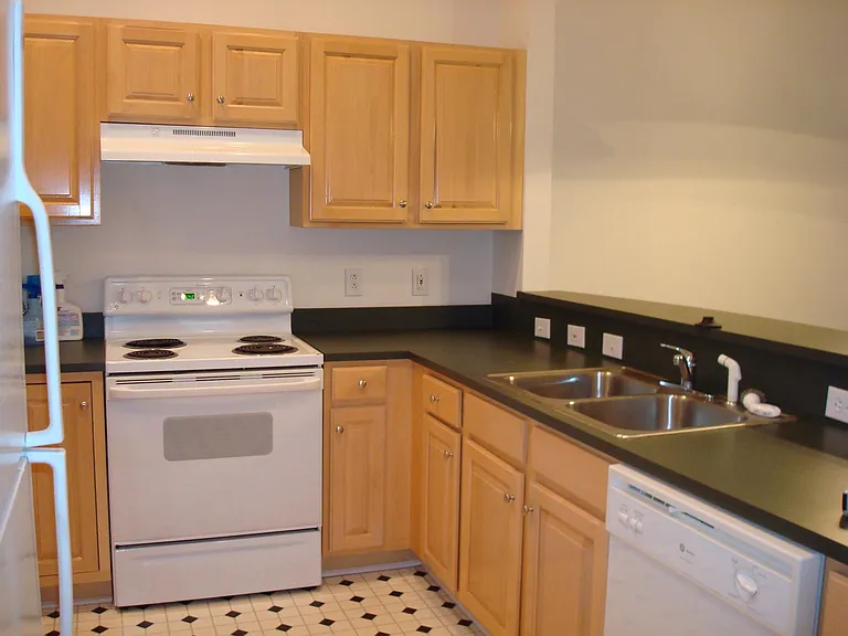 1561-1561 Pecan Ave #1561 — Photo 5
