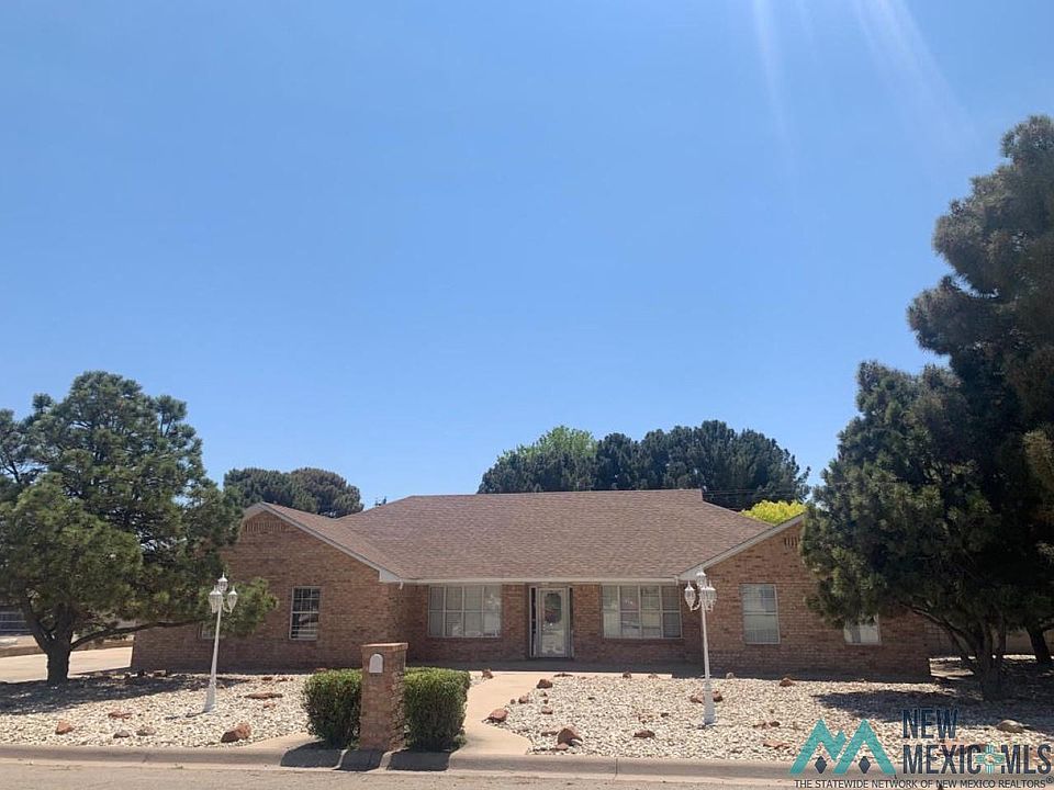 1st image of 2407 W Loma Dr