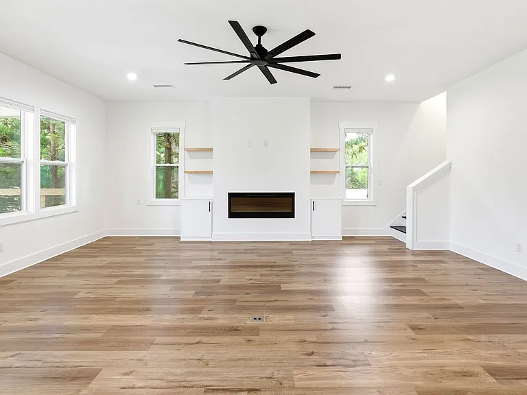 213 Myrtle Ave — Photo 11