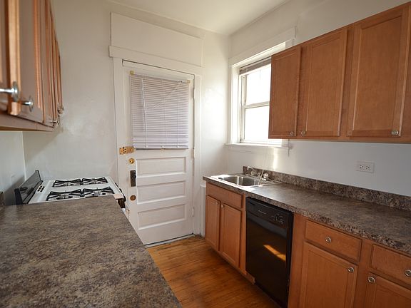 3rd image of 2600 W Montrose Ave #44023