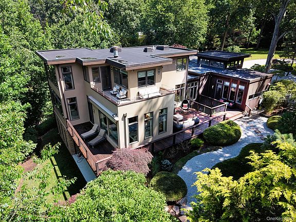 4th image of 27 Castle Road