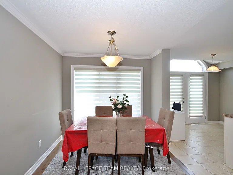 302 Tourmaline Cres — Photo 9