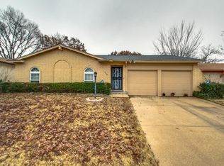 7536 Castillo Rd, Fort Worth, TX 76112