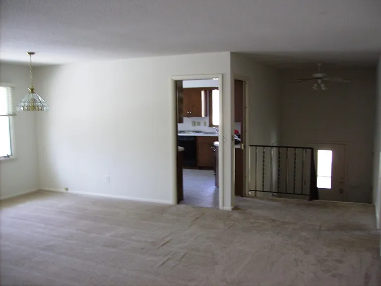 5317 Malibu Dr — Photo 6