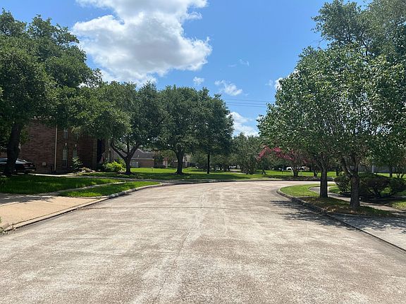 4th image of 13731 Pear Woods Ct