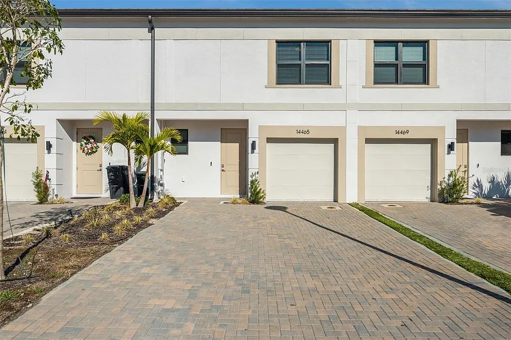 2 bed, 2.5 bath, 1383 sqft, $2,275 — Photo 1