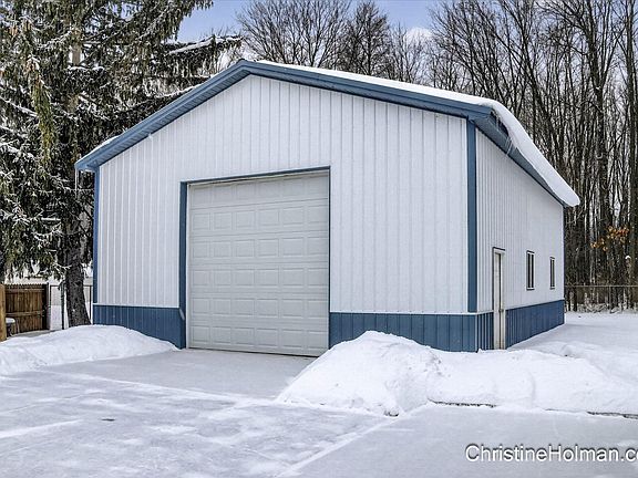 2nd image of 7099 Silver Lake Dr NE