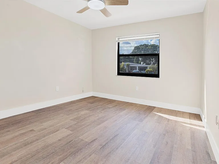 391 NW 58th Ave — Photo 25
