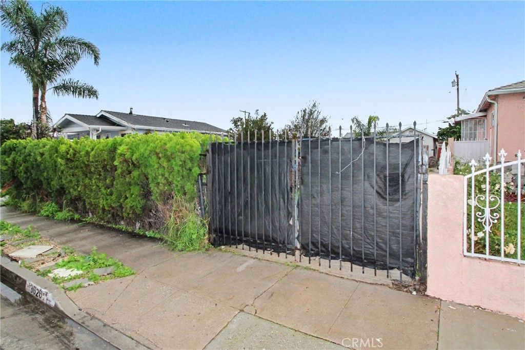 Apartment in Hawthorne, Los Angeles - View 2
