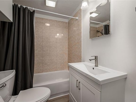 5th image of 605 Newton St