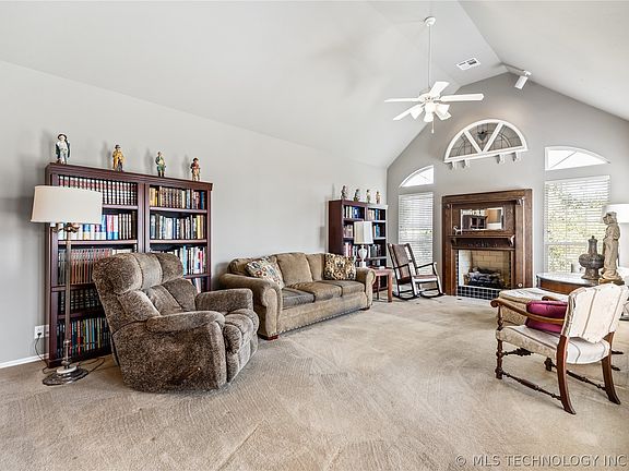3rd image of 9017 N 137th East Ave