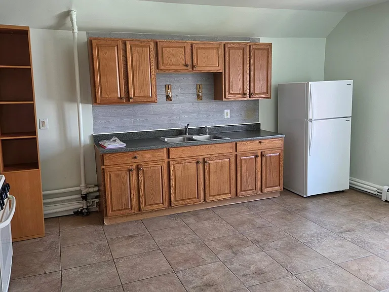 818 Madison Ave #3 — Photo 2