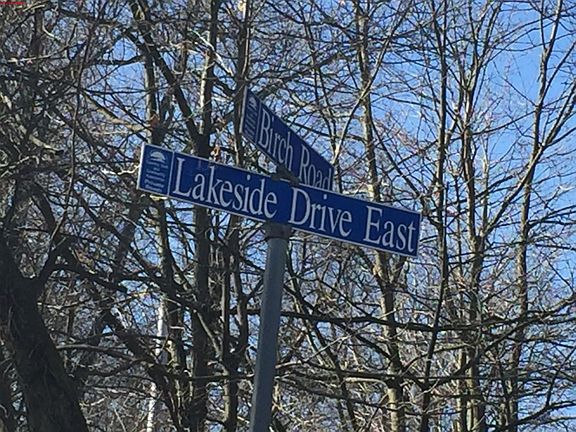 5th image of 1070 Lakeside Dr E