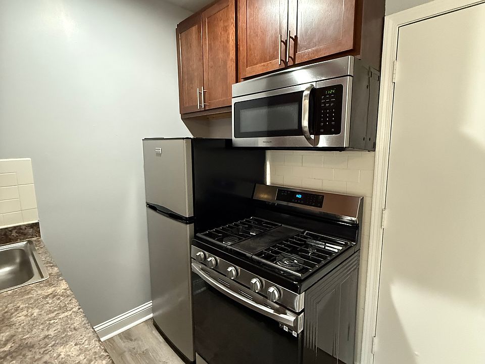 1st image of 4027 N Kenmore Ave #210A