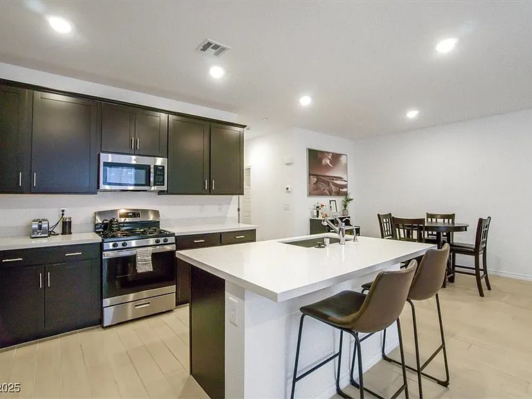 1529 Eva Crossing Pl — Photo 17