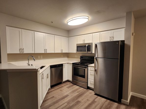 95 Burnett Ave S #212