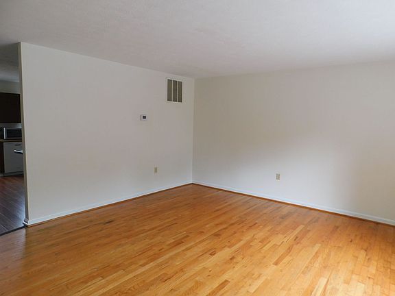2nd image of 212 Hunter Run Rd
