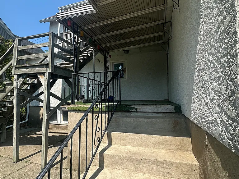 836 Maple St #1 — Photo 17