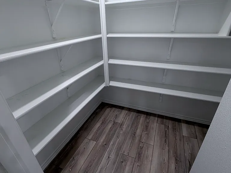 700 Goldenrod Ln — Photo 5