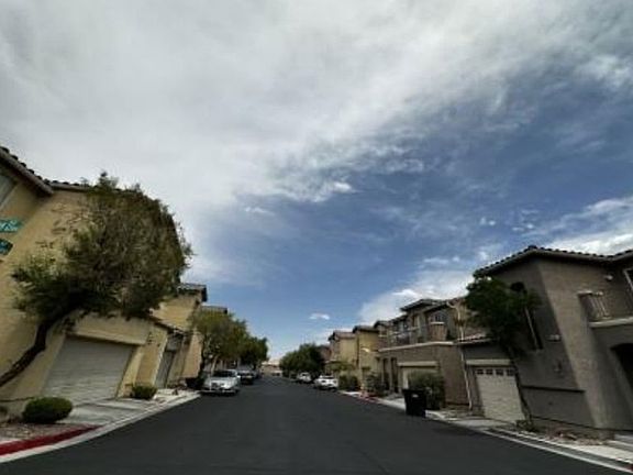 Exterior Neighborhood (street photo)