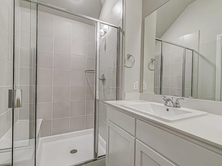 2419 Rocky Mountain Dr — Photo 3